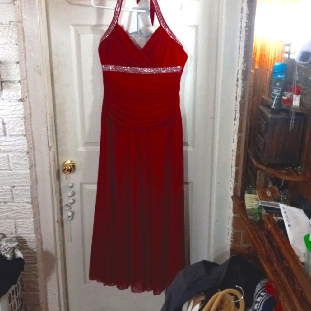 Dress fror ball or prom or a wedding it's an large red and flowy  also blinged